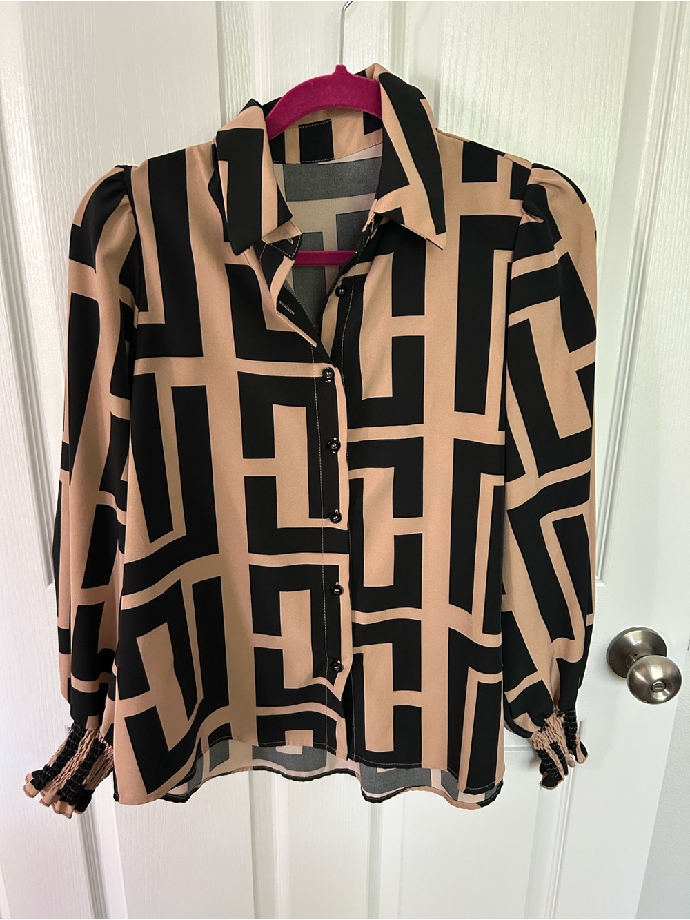 Womens Geometric Print Button-Front Blouse - Black & Tan